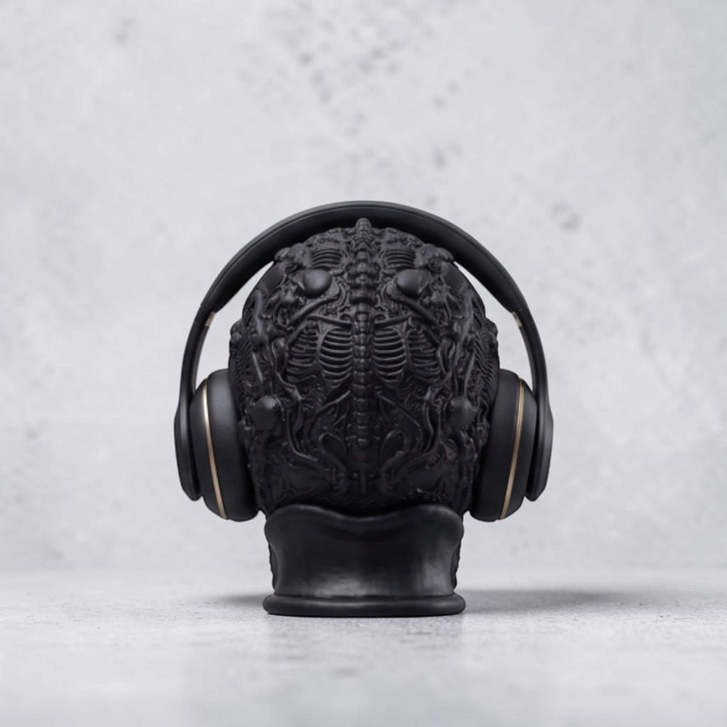 Gothic Skull Headphone Stand – Matte Black 3D Printed Gaming Decor