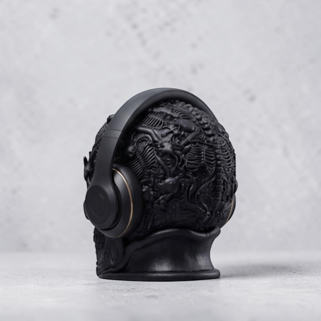 Gothic Skull Headphone Stand – Matte Black 3D Printed Gaming Decor