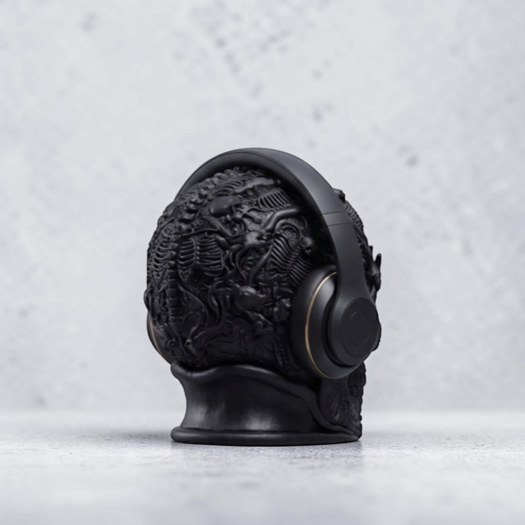 Gothic Skull Headphone Stand – Matte Black 3D Printed Gaming Decor
