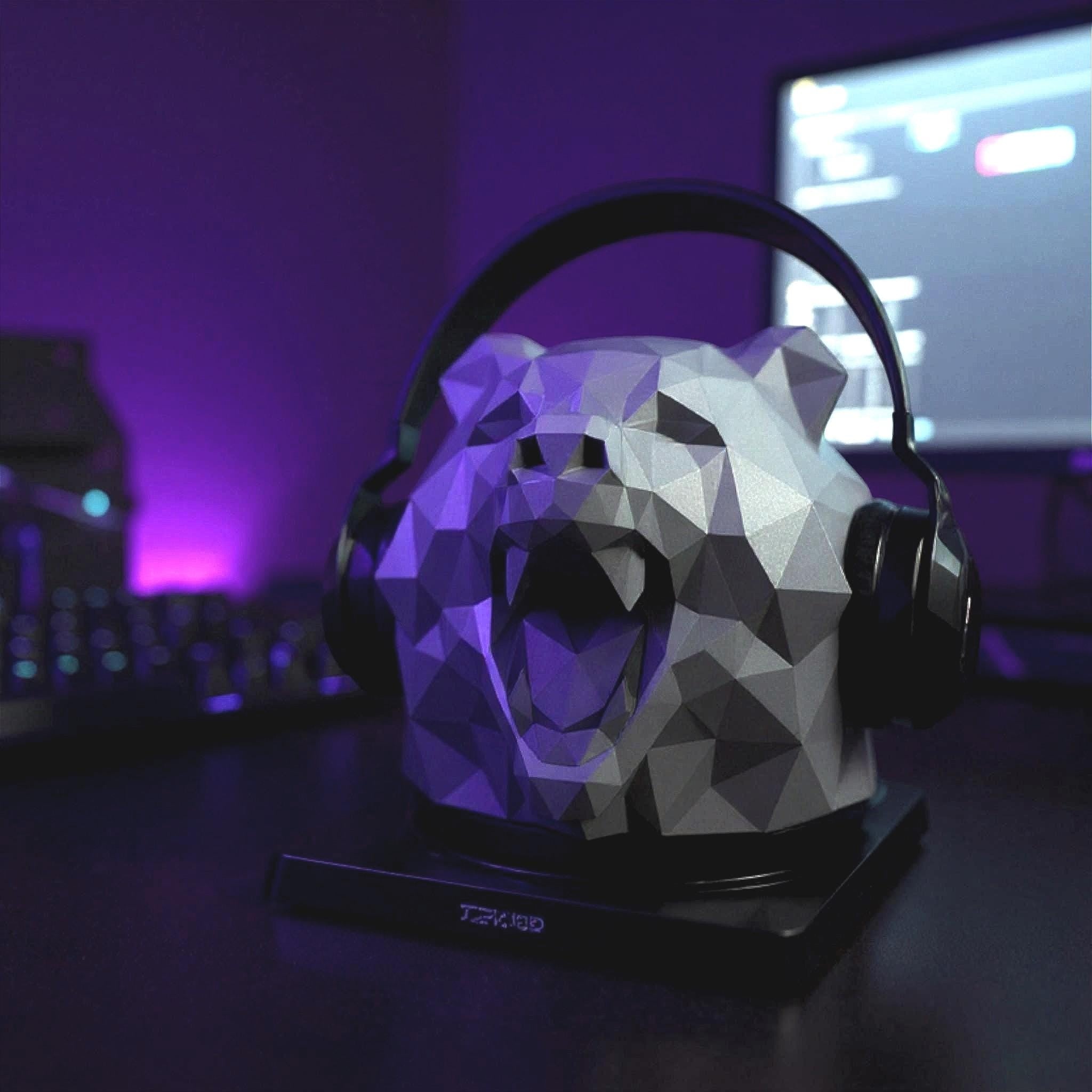 {{ product.title }} – 3D Printed Headphone Stand
